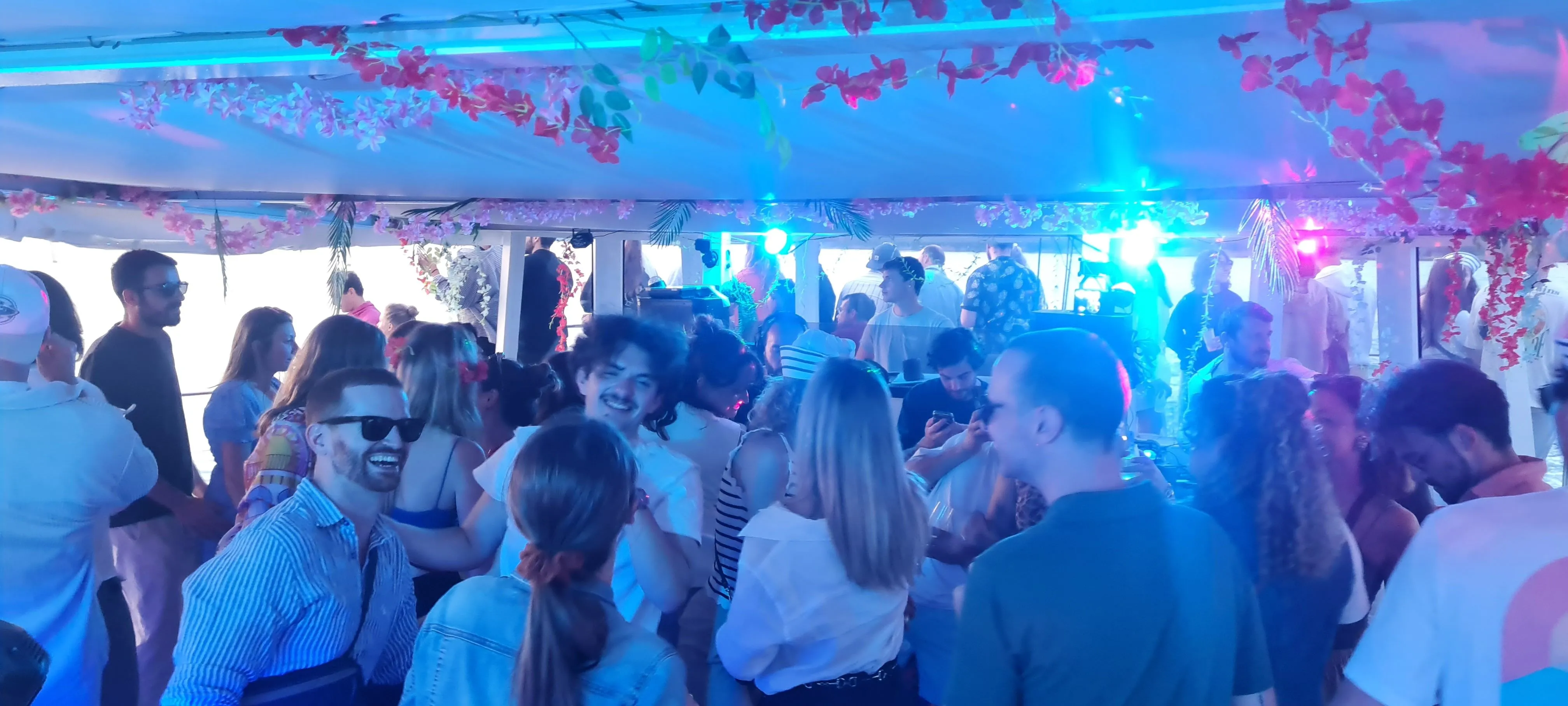 Arzon Boat Party Sun7 Fréquences